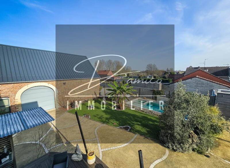 Maison - 260 m² - 10 pièces