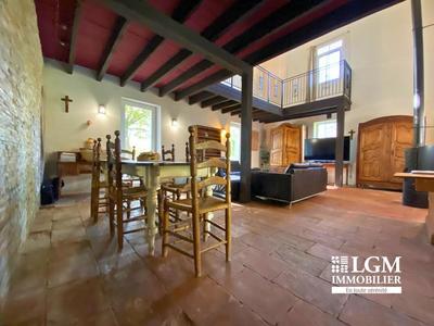 Maison - 328 m² - 5 pièces