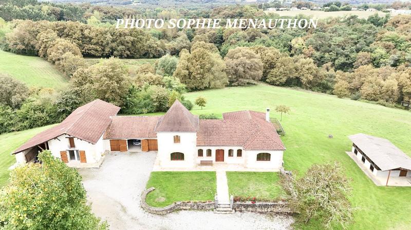 Propriété - 300 m² - 8 pièces