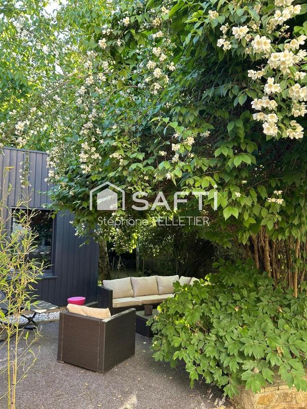 Maison - 241 m² - 10 pièces