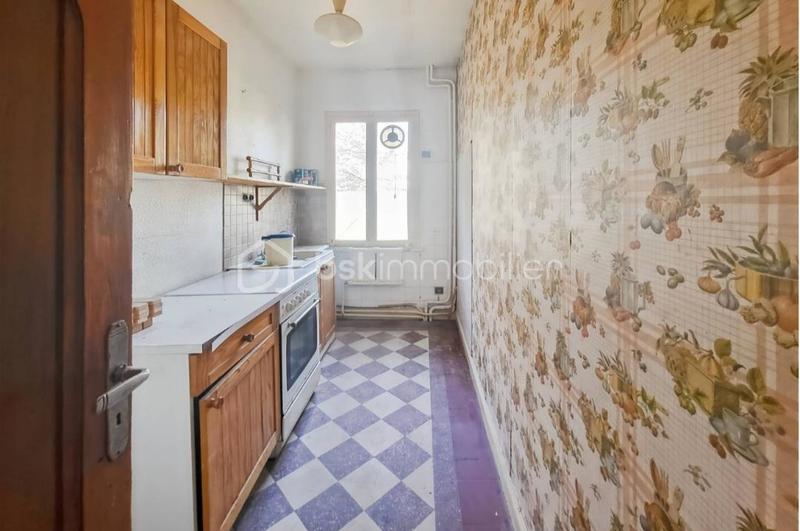 Propriété - 900 m² - 40 pièces