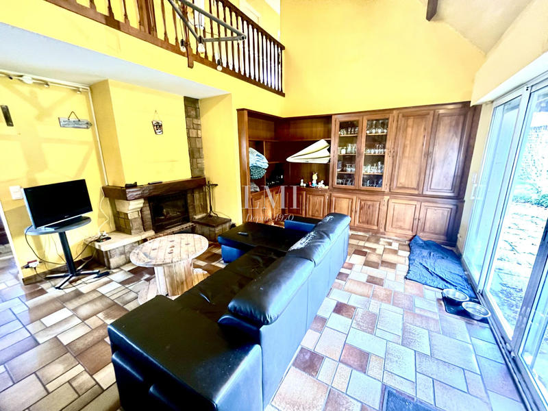 Maison - 235 m² - 8 pièces