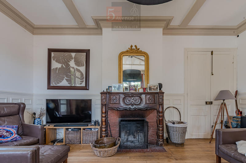 Maison - 300 m² - 9 pièces