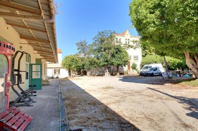 Propriété - 600 m² - 23 pièces