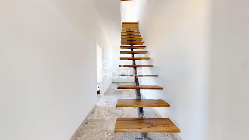 Maison - 180 m² - 7 pièces