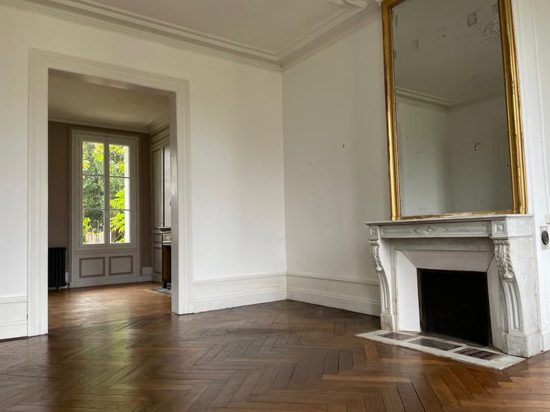 Maison - 241 m² - 11 pièces