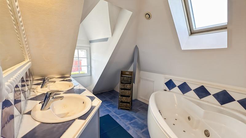 Propriété - 437 m² - 20 pièces