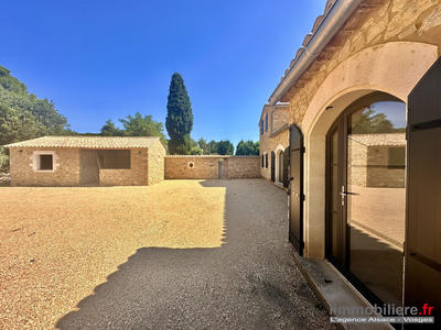 Mas - 300 m² - 9 pièces