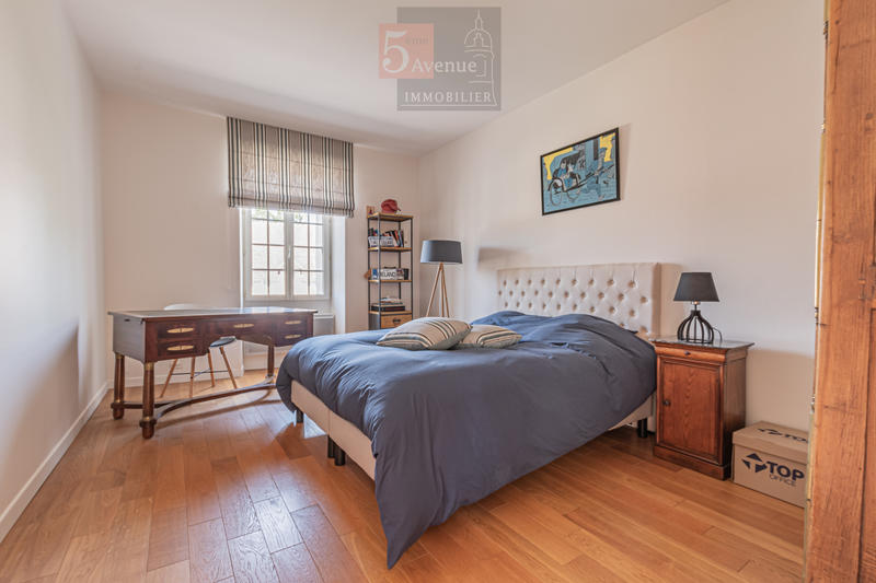 Maison - 400 m² - 8 pièces