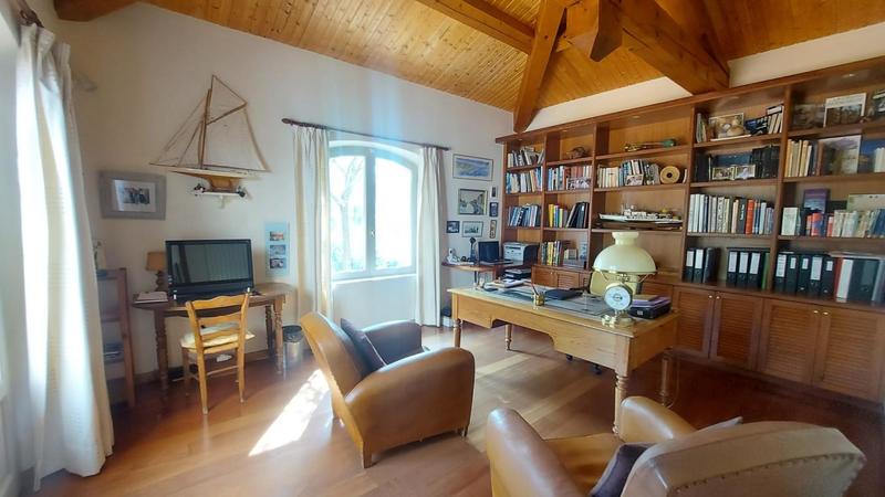 Villa - 285 m² - 6 pièces