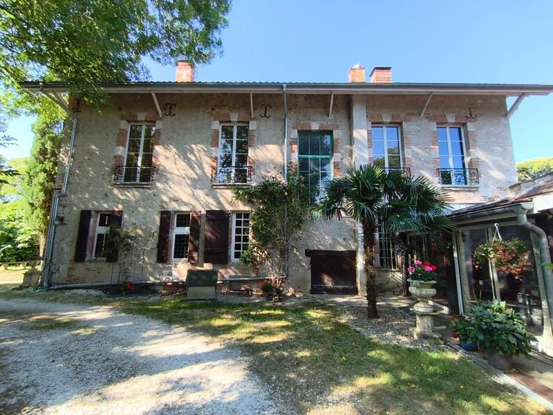 Maison - 518 m² - 18 pièces