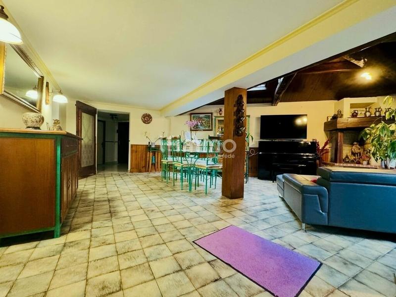 Maison - 198 m² - 7 pièces