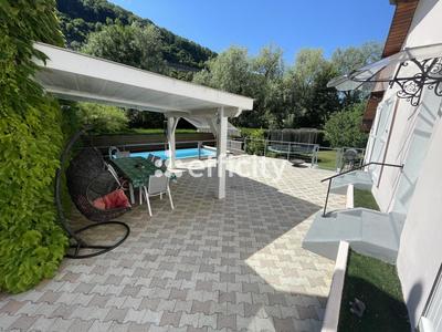 Maison - 200 m² - 7 pièces