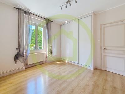 Maison - 94 m² - 5 pièces