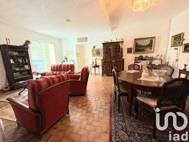 Maison - 330 m² - 10 pièces