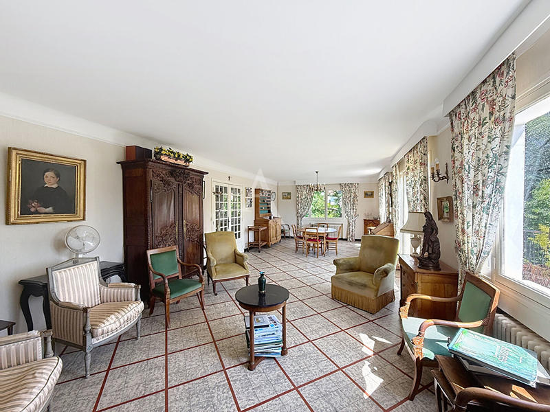 Maison - 180 m² - 7 pièces