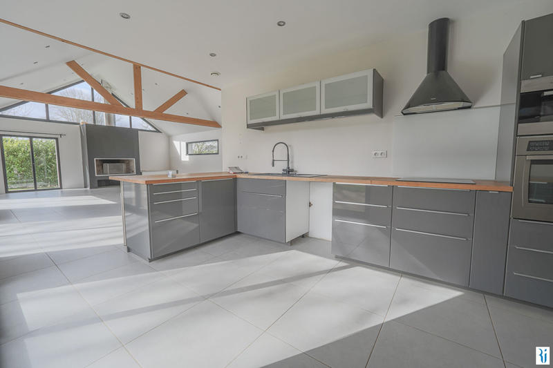 Maison - 215 m² - 6 pièces