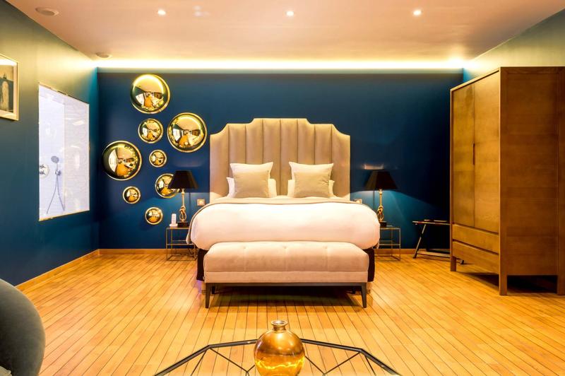 Demeure - 1 736 m² - 30 pièces