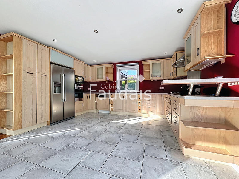 Maison - 189 m² - 6 pièces