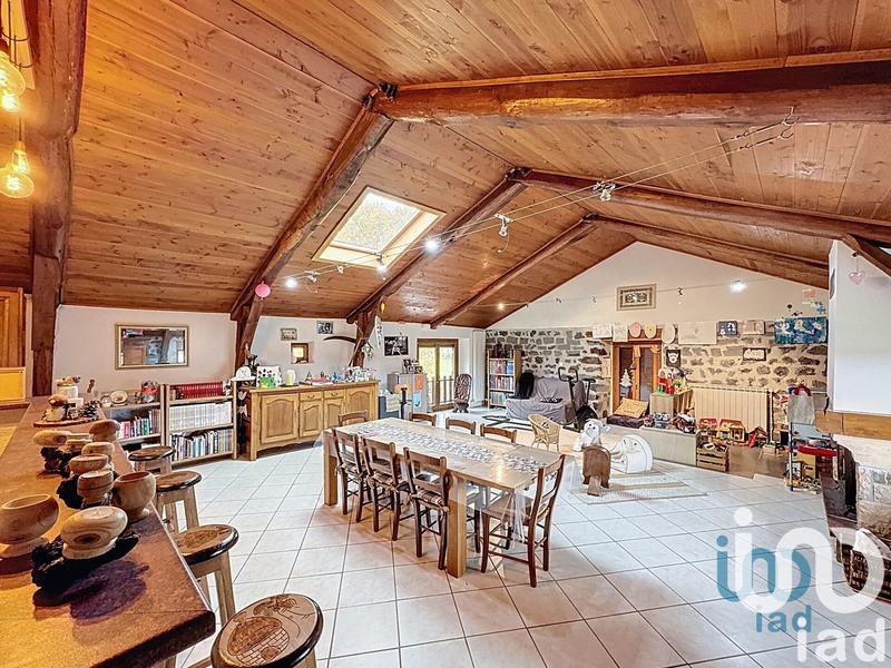 Maison - 210 m² - 7 pièces