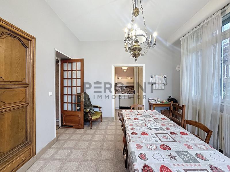 Maison - 253 m² - 10 pièces