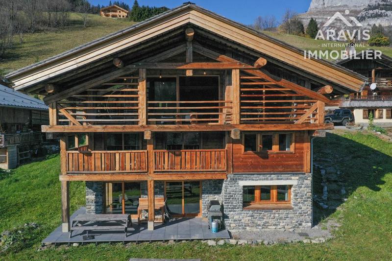 Châlet - 340 m² - 10 pièces