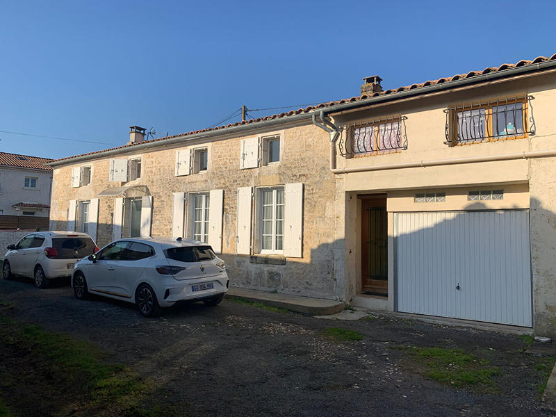 Maison - 239 m² - 8 pièces