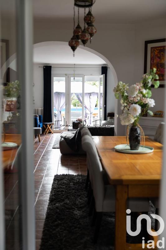 Maison - 334 m² - 12 pièces