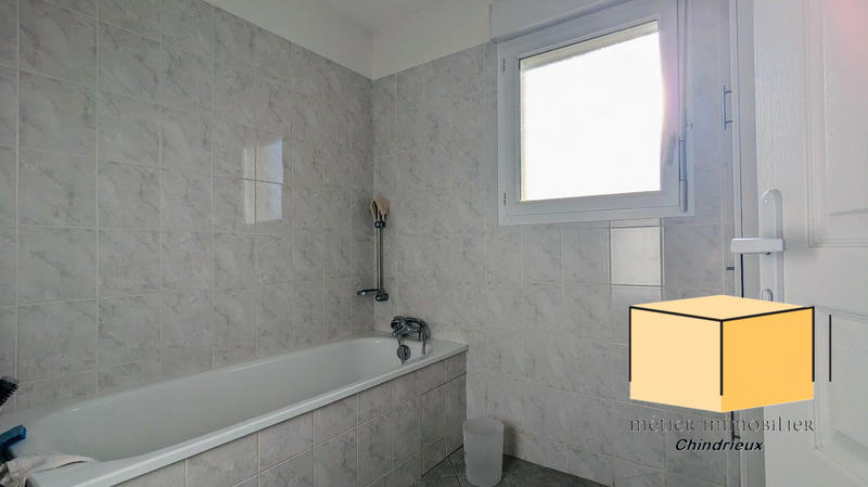 Maison - 97 m² - 5 pièces