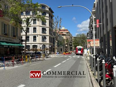 Fonds de commerce - Magasins - 68 m²