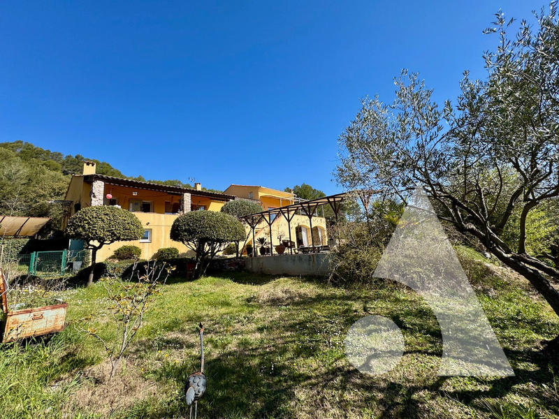 Maison - 180 m² - 5 pièces