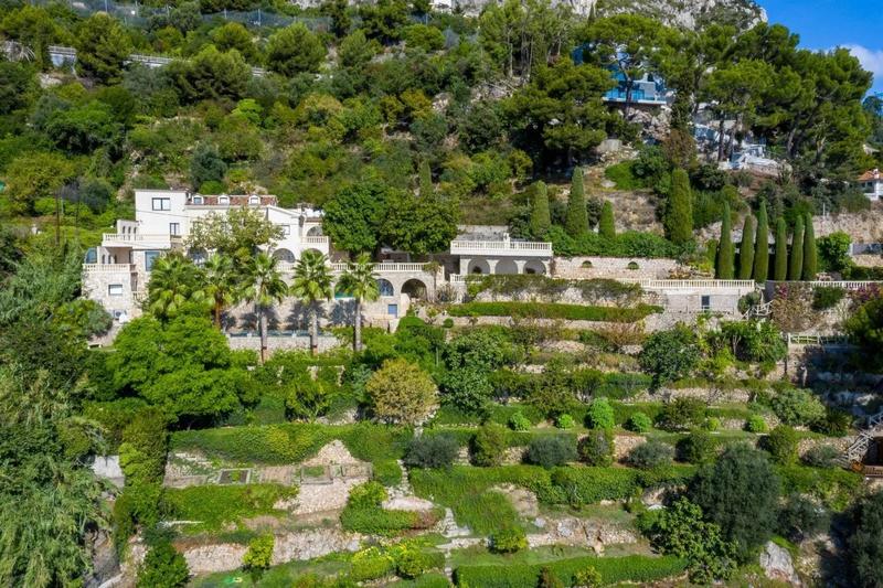 Villa - 301 m² - 8 pièces