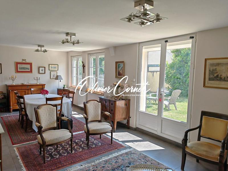 Maison - 169 m² - 9 pièces