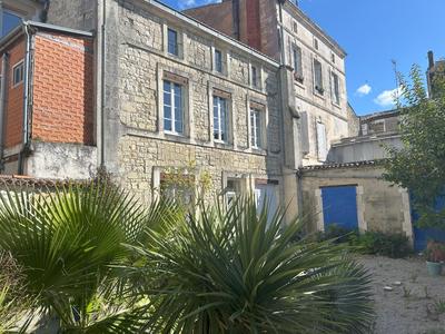 Maison - 270 m² - 10 pièces