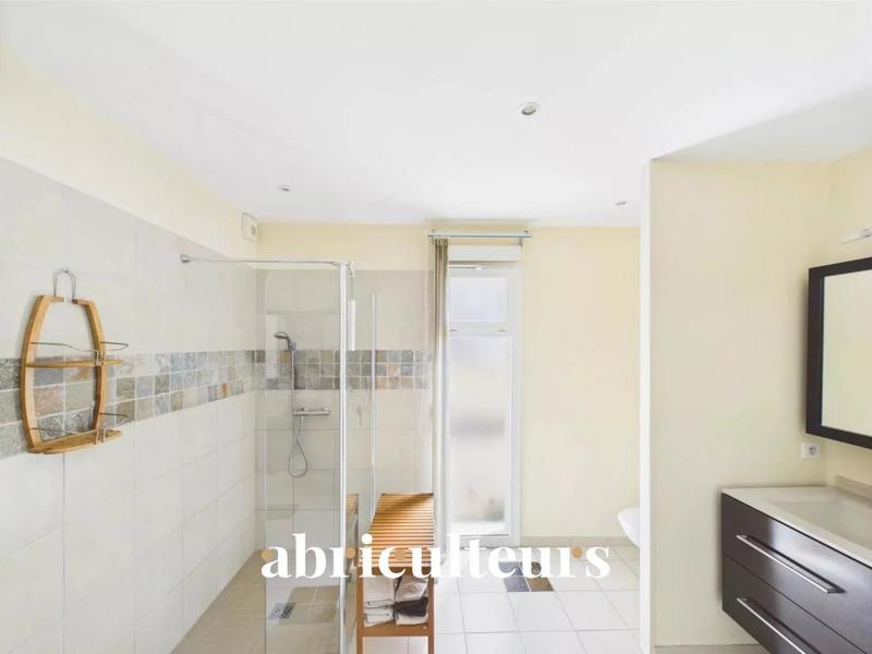 Maison - 242 m² - 8 pièces