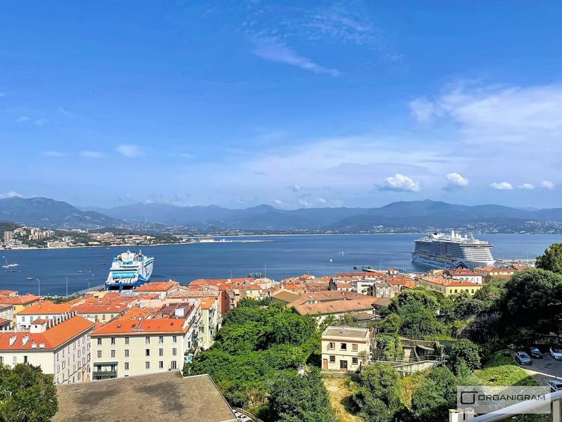 Appartement - 93 m² - 4 pièces