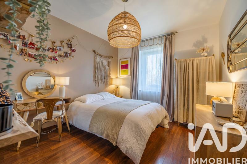 Maison - 235 m² - 8 pièces