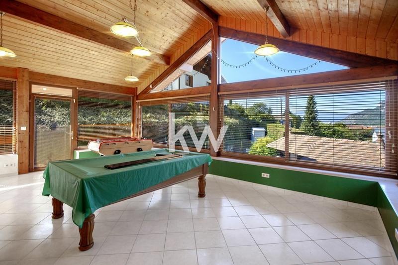 Maison - 250 m² - 6 pièces