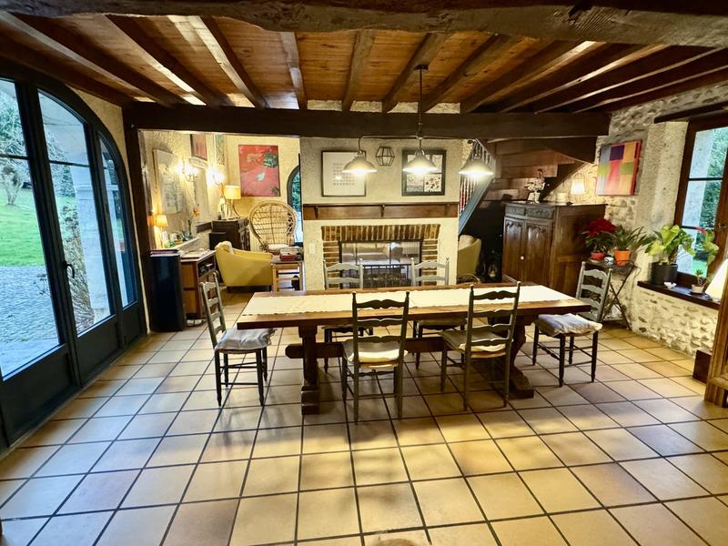 Maison - 218 m² - 7 pièces