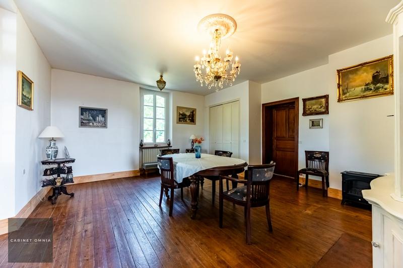 Maison - 330 m² - 11 pièces