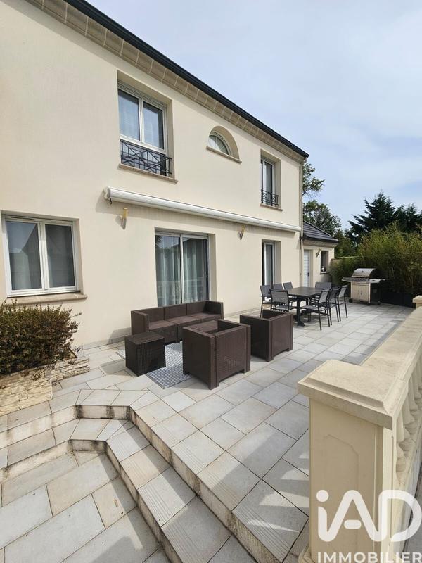 Maison - 211 m² - 8 pièces