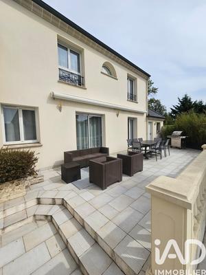 Maison - 211 m² - 8 pièces