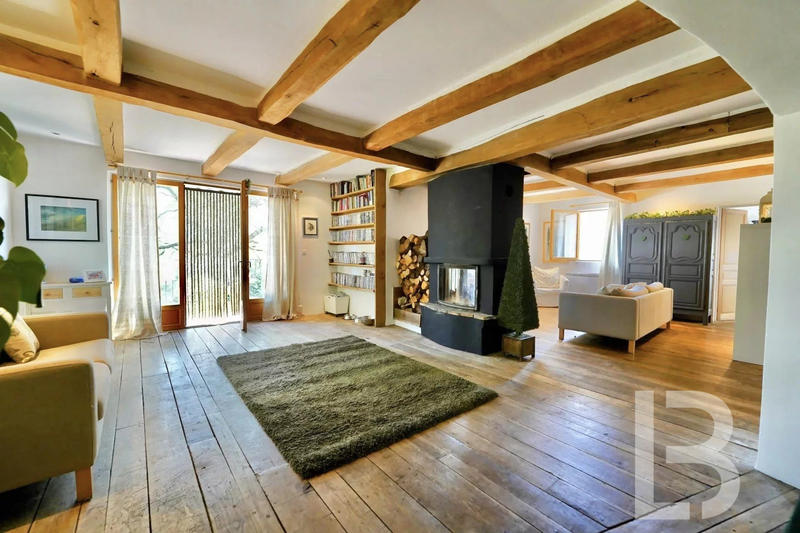 Maison - 256 m² - 11 pièces