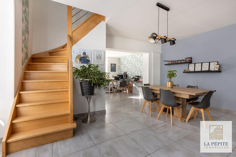 Maison - 195 m² - 7 pièces