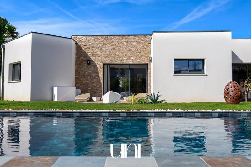 Maison - 300 m² - 7 pièces