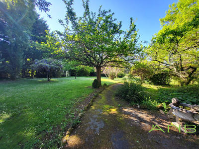 Maison - 240 m² - 9 pièces