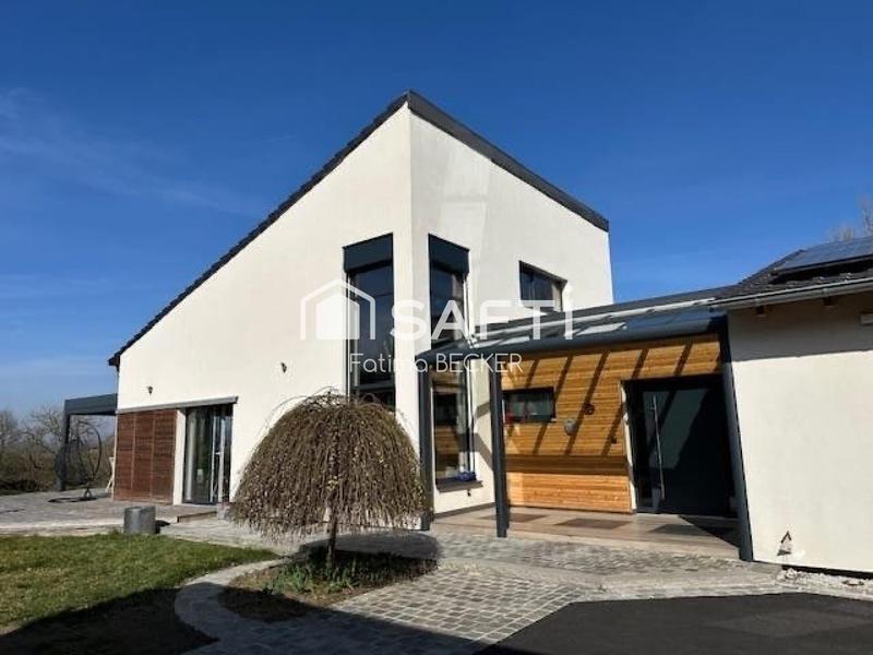Maison - 255 m² - 8 pièces