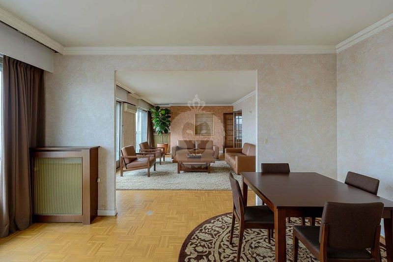 Appartement - 150 m² - 6 pièces