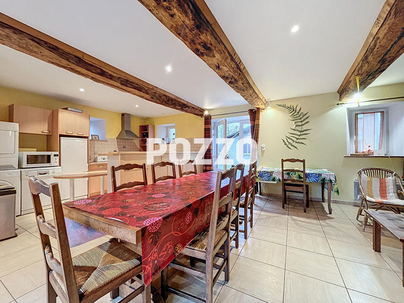 Maison - 240 m² - 16 pièces