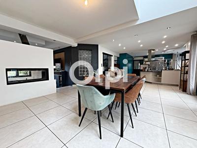 Maison - 220 m² - 7 pièces